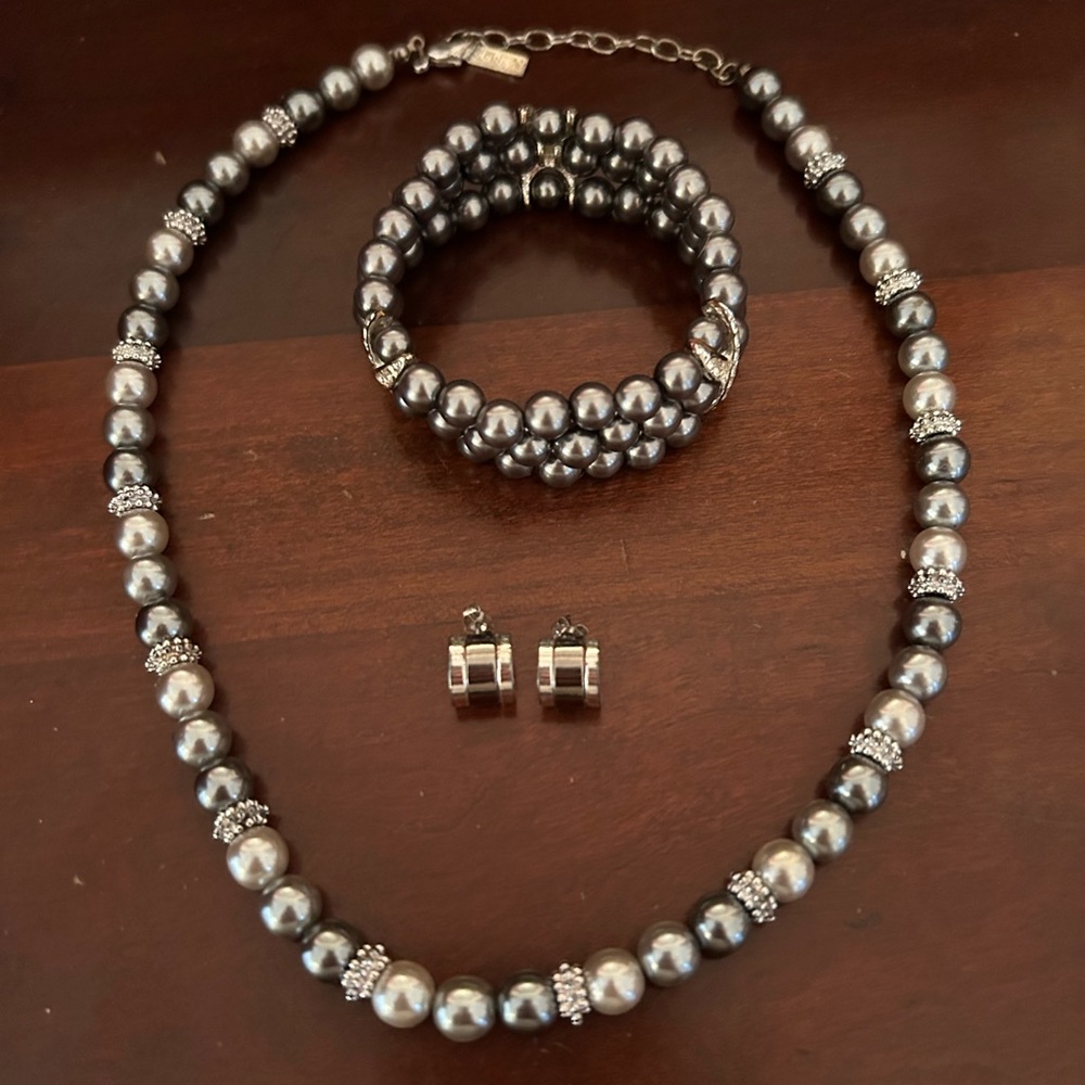 Gray Pearl Necklace/Bracelet/Earrings set